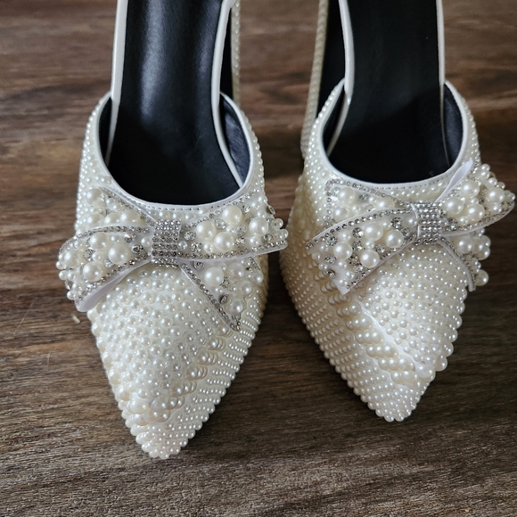 Elegant Pearl-Embellished Platform Heels Size 41, 9.5 US - Picture 3 of 7